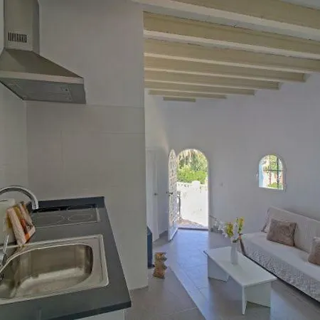Villa Sleeps 7 Pool Wifi