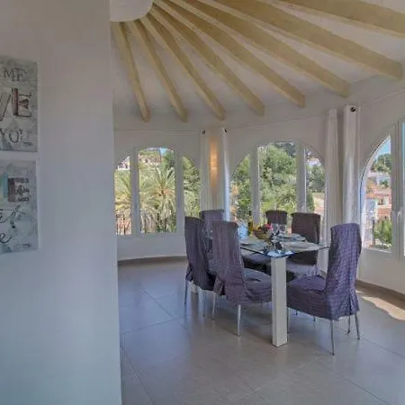 Villa Sleeps 7 Pool Wifi